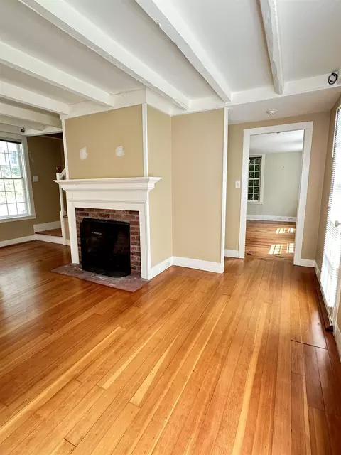Living - 7 Cross St, Newfane, VT 05345 photo 2 of 7