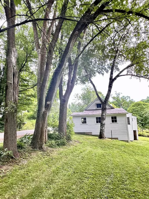 Exterior - 7 Cross St, Newfane, VT 05345 photo 6 of 16