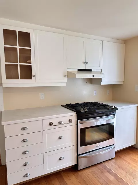 Kitchen - 7 Cross St, Newfane, VT 05345 photo 5 of 8