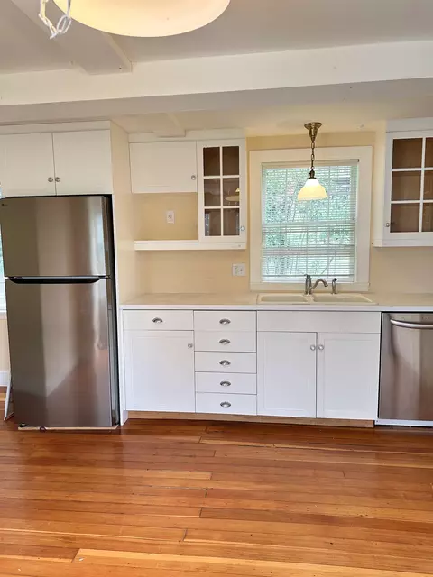 Kitchen - 7 Cross St, Newfane, VT 05345 photo 3 of 8