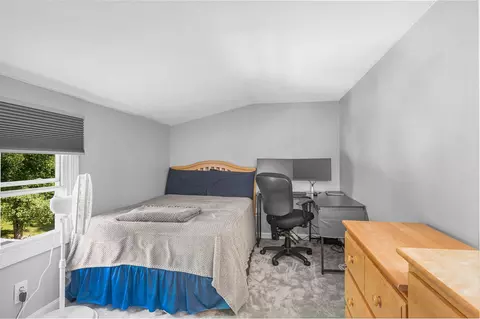 Bedroom - 83 Jericho Rd, Pelham, NH 03076 photo 5 of 6