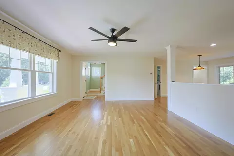Living - 10 Hilliard Dr, Hampton, NH 03842 photo 2 of 5