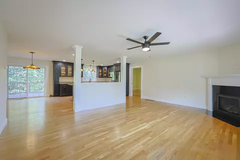 Living - 10 Hilliard Dr, Hampton, NH 03842 photo 4 of 5