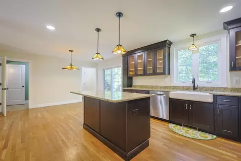 Kitchen - 10 Hilliard Dr, Hampton, NH 03842 photo 4 of 7