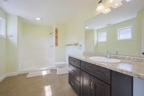 Bath - 10 Hilliard Dr, Hampton, NH 03842 photo 5 of 6