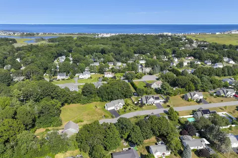 View/Area - 10 Hilliard Dr, Hampton, NH 03842 photo 6 of 6