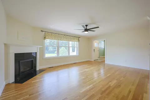 Living - 10 Hilliard Dr, Hampton, NH 03842 photo 3 of 5