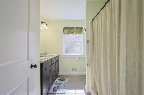 Bath - 10 Hilliard Dr, Hampton, NH 03842 photo 4 of 6