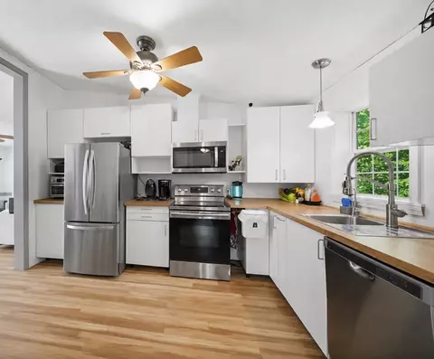 6 Marilyn Dr, Allenstown, NH 03275