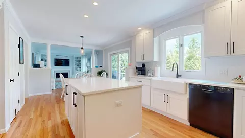 Kitchen - 194 Harte Cir, Williston, VT 05495 photo 3 of 4