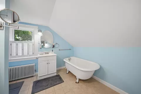 Bath - 45 Oak St, Dover, NH 03820 photo 2 of 4