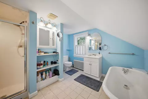 Bath - 45 Oak St, Dover, NH 03820 photo 3 of 4