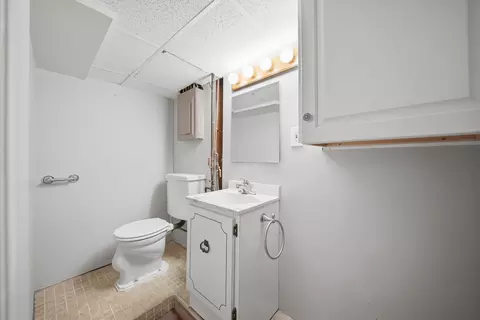 Bath - 45 Oak St, Dover, NH 03820 photo 4 of 4