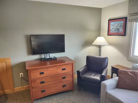 Living - 228 E Mountain Rd #L GRAND HOTEL 169/171 I (PAS, Killington, VT 05751 photo 8 of 10