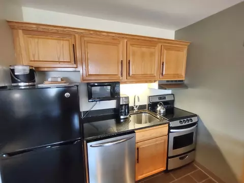 Kitchen - 228 E Mountain Rd #L GRAND HOTEL 169/171 I (PAS, Killington, VT 05751 photo 1 of 2