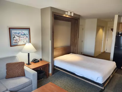 Bedroom - 228 E Mountain Rd #L GRAND HOTEL 169/171 I (PAS, Killington, VT 05751 photo 1 of 4