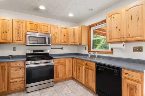 Kitchen - 207 Lee River Rd, Jericho, VT 05465 photo 2 of 3