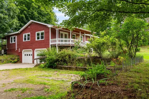 Exterior - 207 Lee River Rd, Jericho, VT 05465 photo 3 of 11