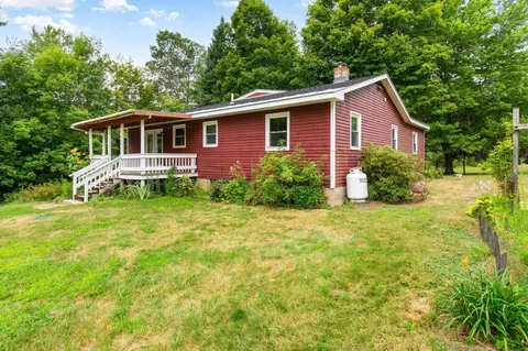 Exterior - 207 Lee River Rd, Jericho, VT 05465 photo 2 of 11