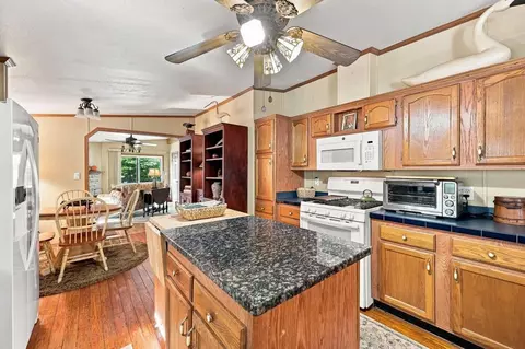 32 Hawaii Ln, Rochester, NH 03867