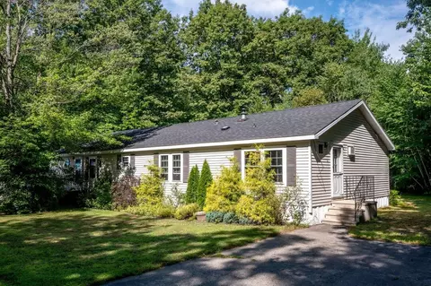 32 Hawaii Ln, Rochester, NH 03867