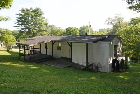 41 Maple St, Brandon, VT 05733 photo 3