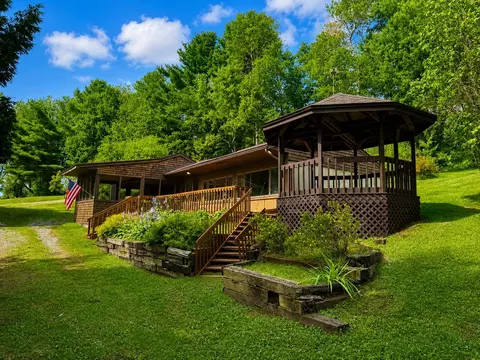 576 Hayward Rd, Derby, VT 05829