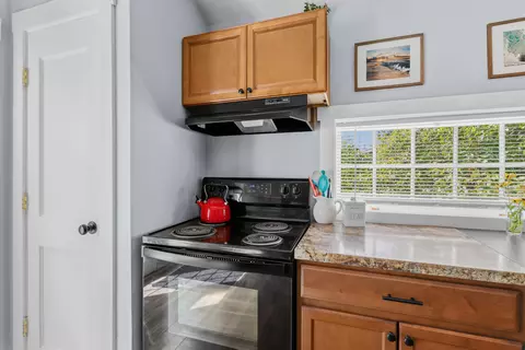 Kitchen - 32 Alice Ave, Hooksett, NH 03106 photo 13 of 13