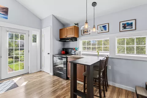 Kitchen - 32 Alice Ave, Hooksett, NH 03106 photo 10 of 13