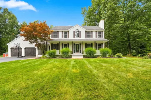 16 Crestwood Dr, Hudson, NH 03051
