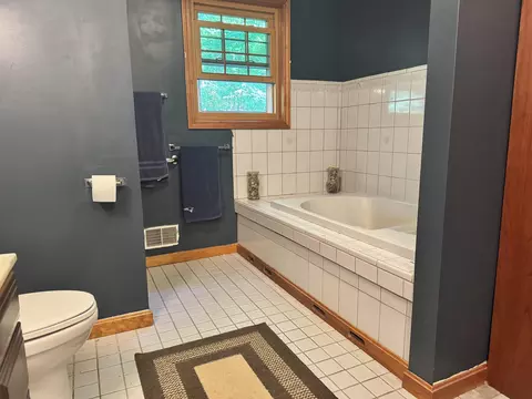 Bath - 79 Allen Rd, Bow, NH 03304 photo 3 of 4