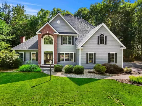 6 Evergreen Dr, Plaistow, NH 03865