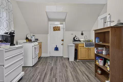 Entry Way - 106 W Broadway, Derry, NH 03038 photo 3 of 3