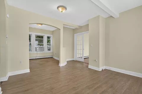 Living - 106 W Broadway, Derry, NH 03038 photo 4 of 9