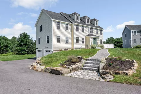 124 Thistlewood Dr, Pelham, NH 03076