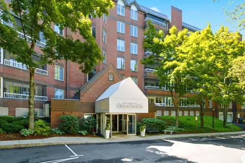 300 River Rd #111, Manchester, NH 03104