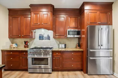 Kitchen - 13 Post Rd, Hooksett, NH 03106 photo 4 of 6