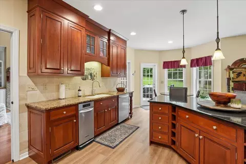 Kitchen - 13 Post Rd, Hooksett, NH 03106 photo 5 of 6