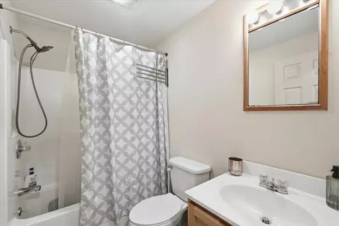 Bath - 236 Baker St, Alburgh, VT 05440 photo 1 of 6
