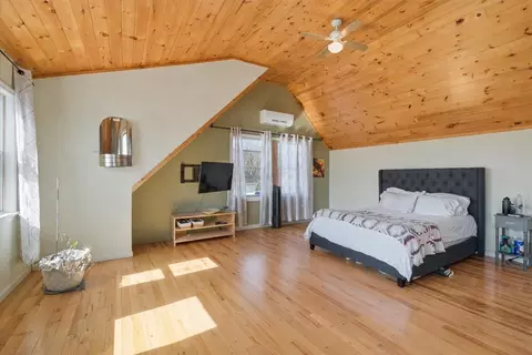 Bedroom - 236 Baker St, Alburgh, VT 05440 photo 2 of 5