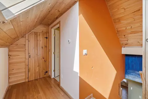 Entry Way - 236 Baker St, Alburgh, VT 05440 photo 6 of 9