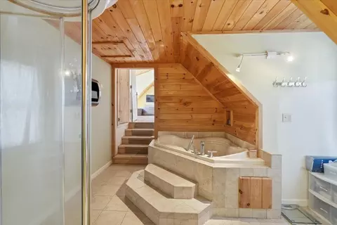 Bath - 236 Baker St, Alburgh, VT 05440 photo 3 of 6