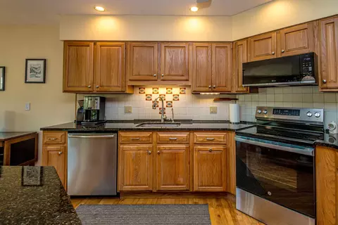 Kitchen - 29 Hemlock Hill Rd, Jackson, NH 03846 photo 2 of 3