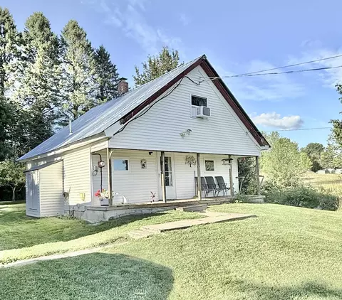 199 Dollys Rd, Lyndonville, VT 05851