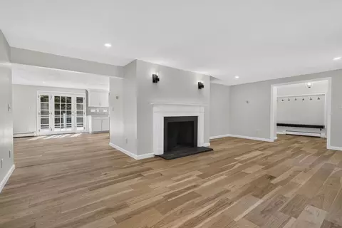 Living - 231 Post Rd, North Hampton, NH 03862 photo 3 of 6