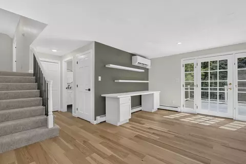 Living - 231 Post Rd, North Hampton, NH 03862 photo 2 of 6