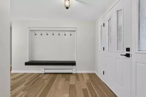 Entry Way - 231 Post Rd, North Hampton, NH 03862 photo 1 of 2