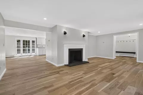 Living - 231 Post Rd, North Hampton, NH 03862 photo 3 of 6