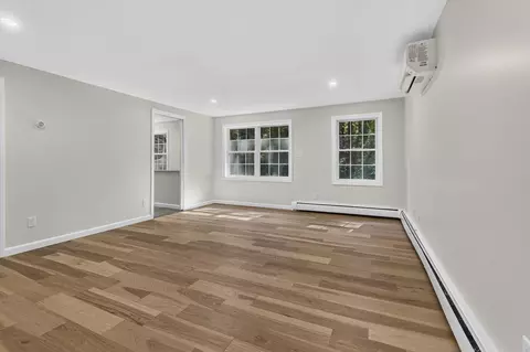 Living - 231 Post Rd, North Hampton, NH 03862 photo 6 of 6