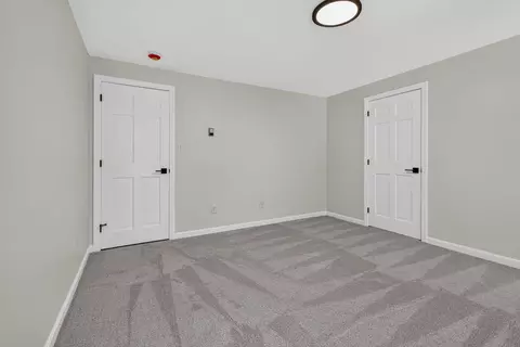 Bedroom - 231 Post Rd, North Hampton, NH 03862 photo 2 of 9